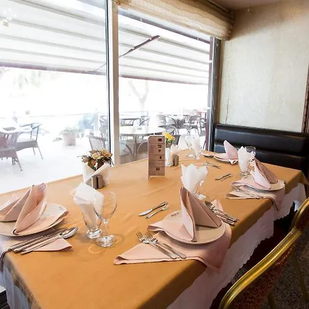 Duqqan Deluxe Hotel 4*