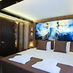 מלון Duqqan Deluxe 4*